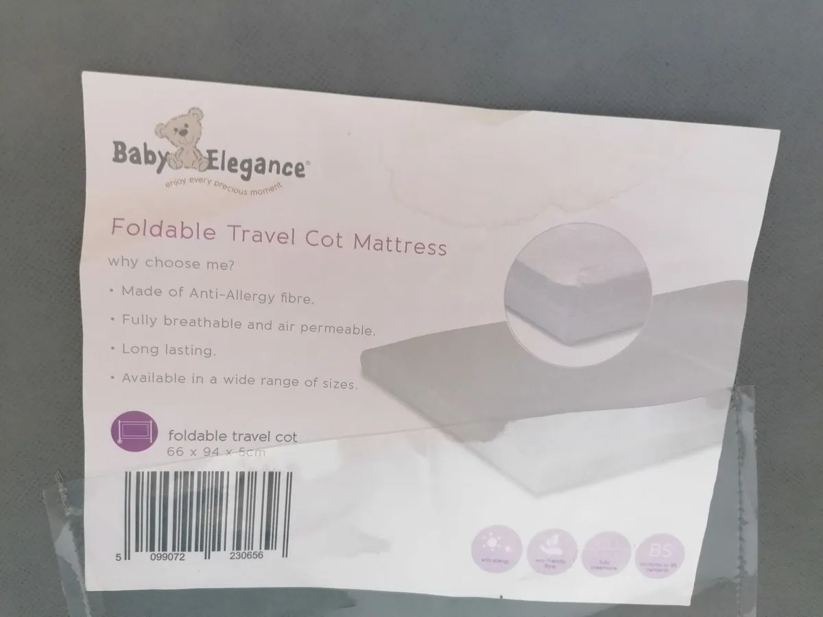 Travel cot and mattress - Image 3