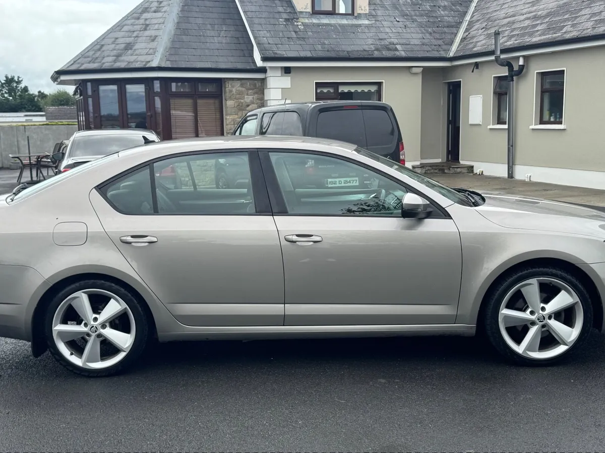 Skoda Octavia 2015 - Image 2