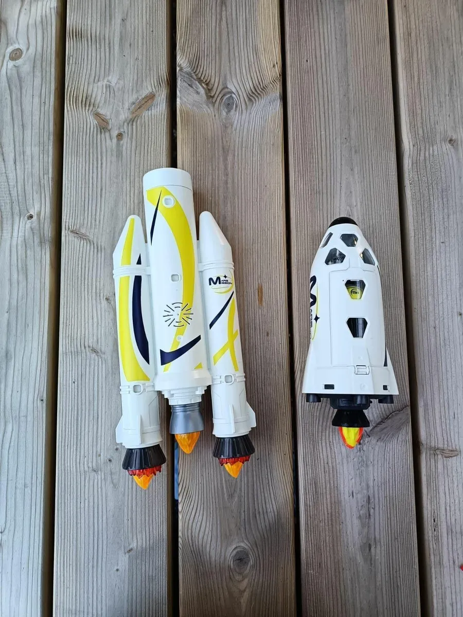 Playmobil Space Rocket and Launch Pad - Image 3