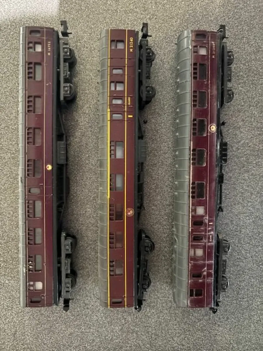 N Guage coaches and freight cars - Image 2