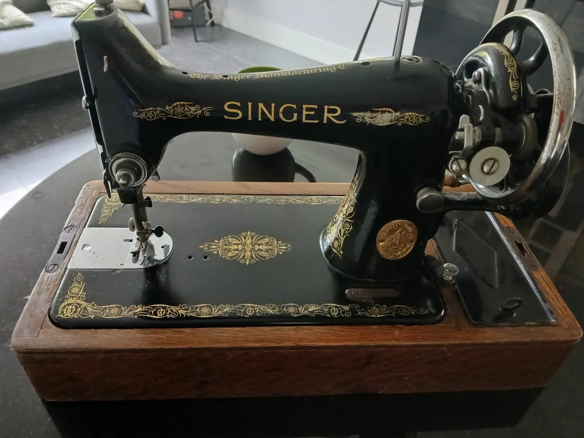 Singer Sewing Machine - Image 1