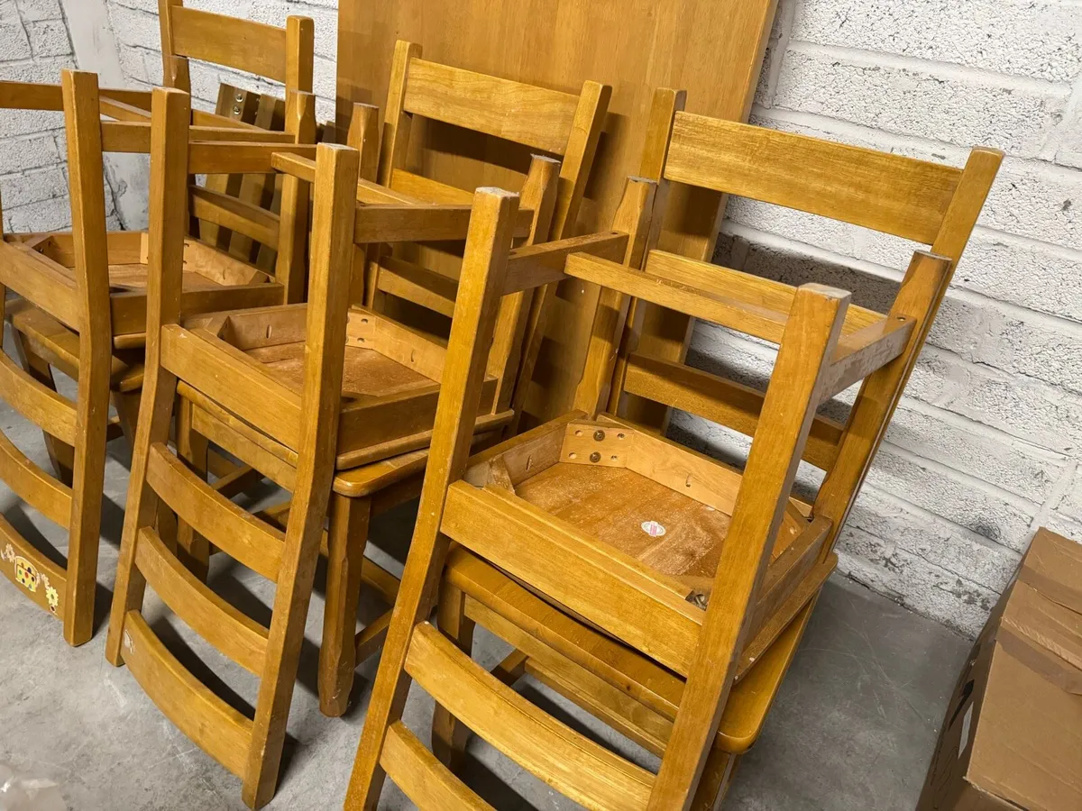 Kitchen table and chairs - Image 1