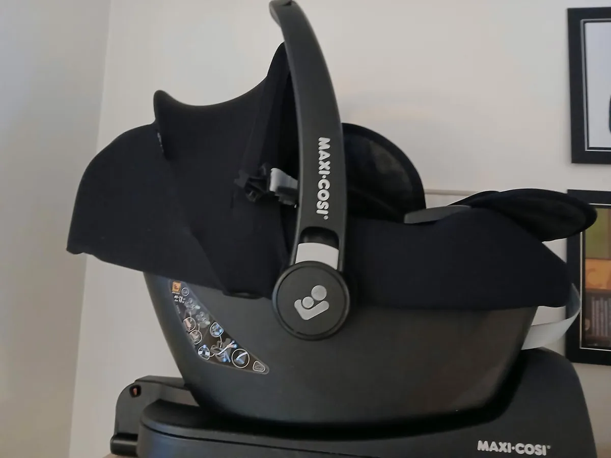 Car seat with isofix base - Image 2
