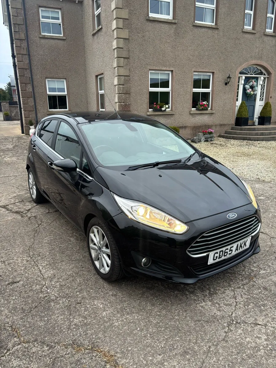 2015 FORD FIESTA - Image 1