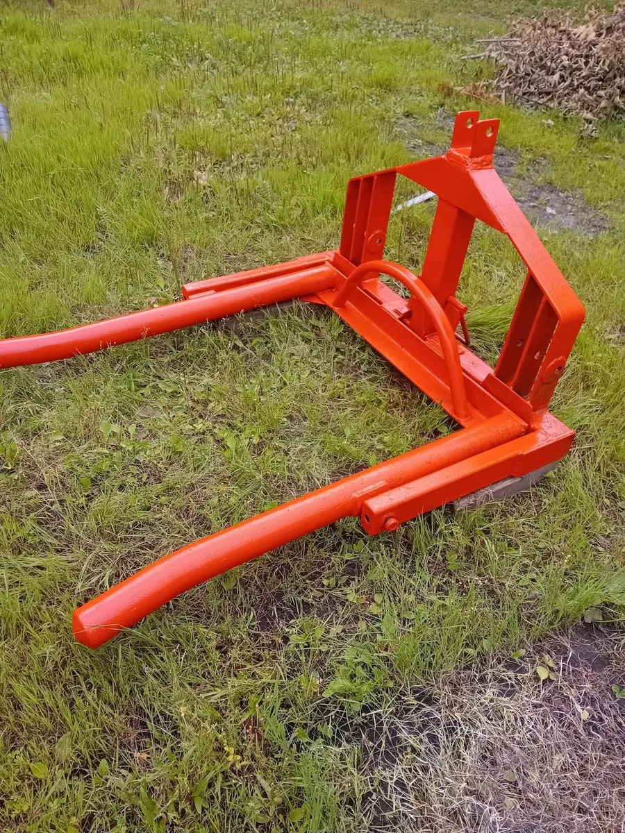 Bale lifter - Image 1