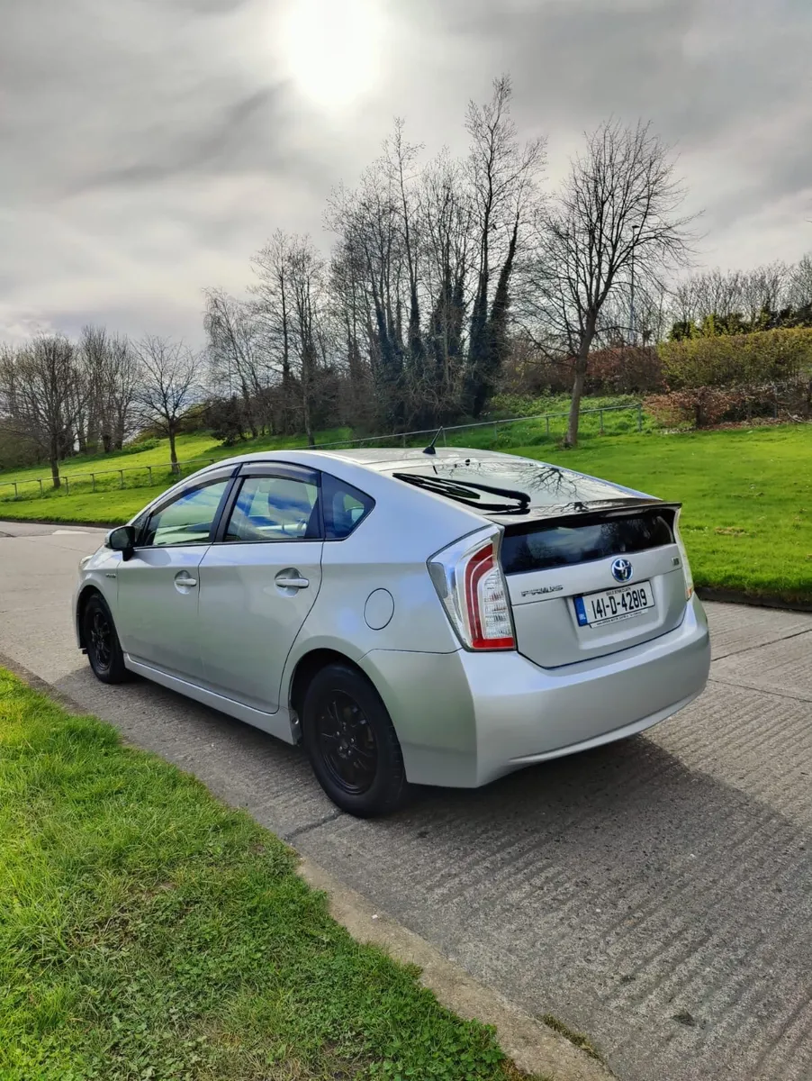 Toyota Prius 2014 - Image 2