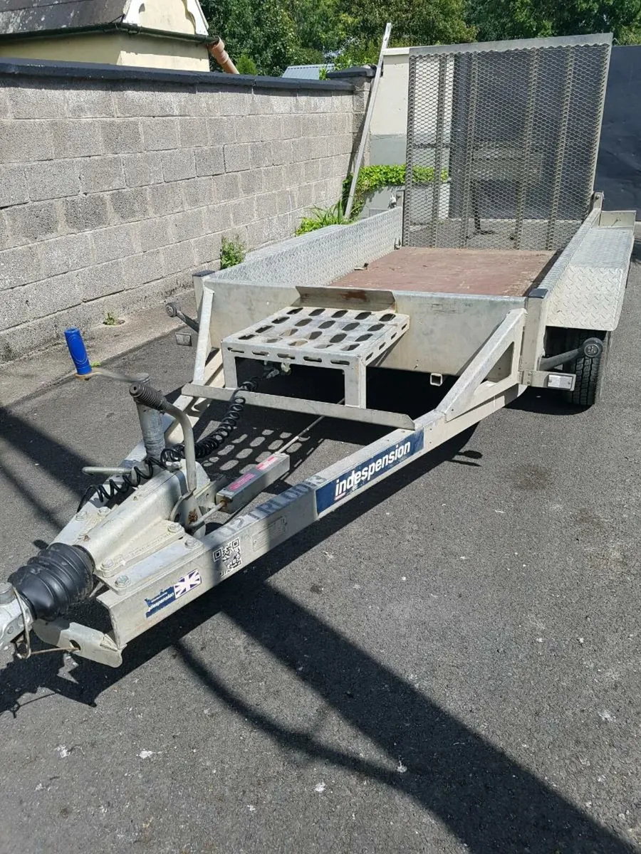 Trailer - Image 1