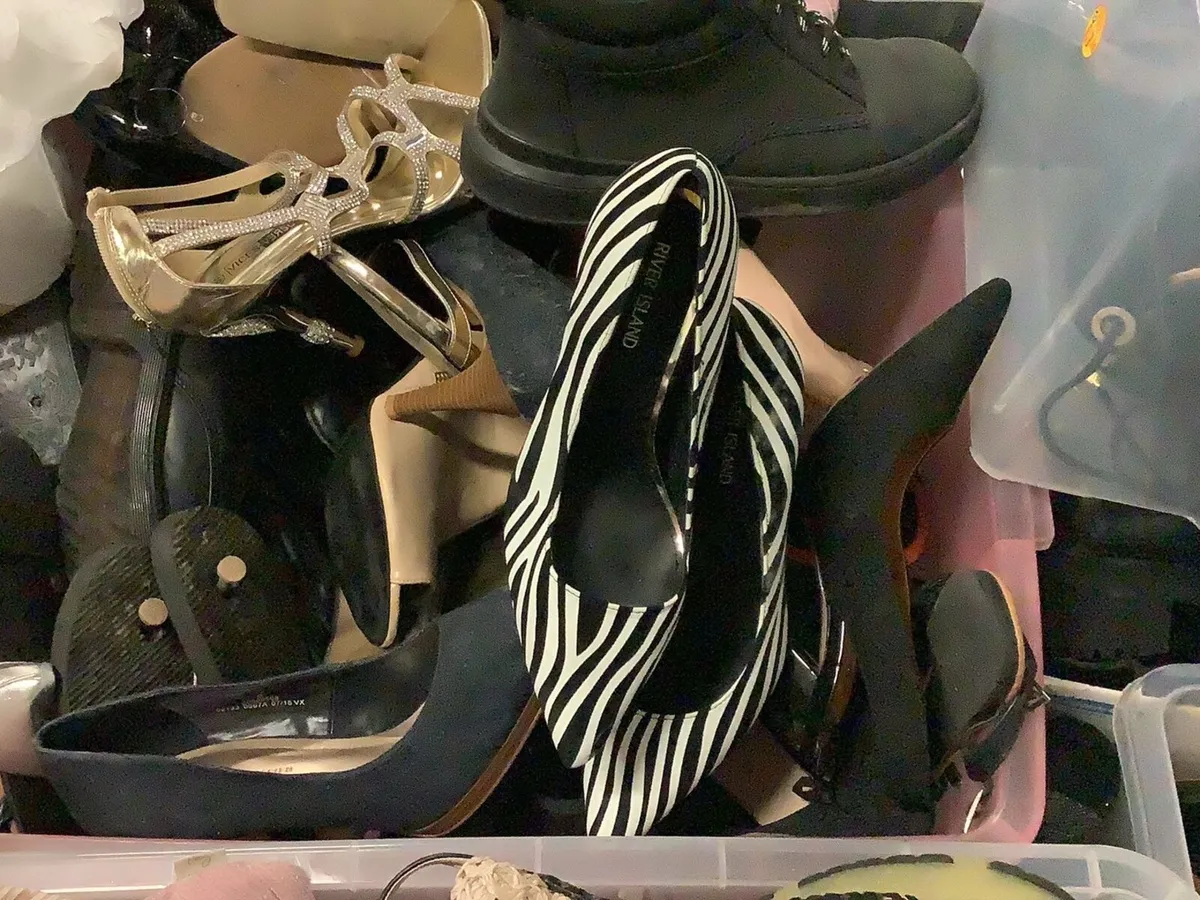 Job lot of 100 pairs of ladies footwear - Image 1