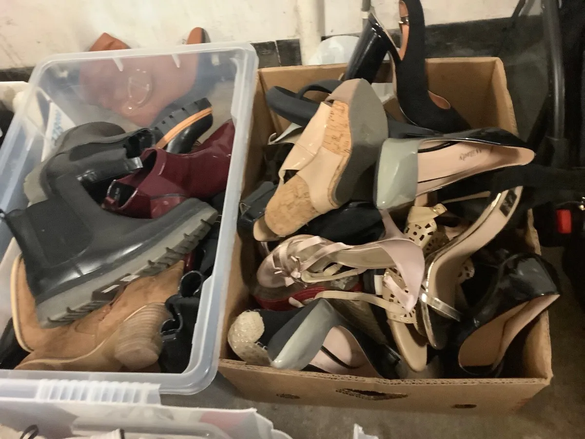 Job lot of 100 pairs of ladies footwear - Image 4