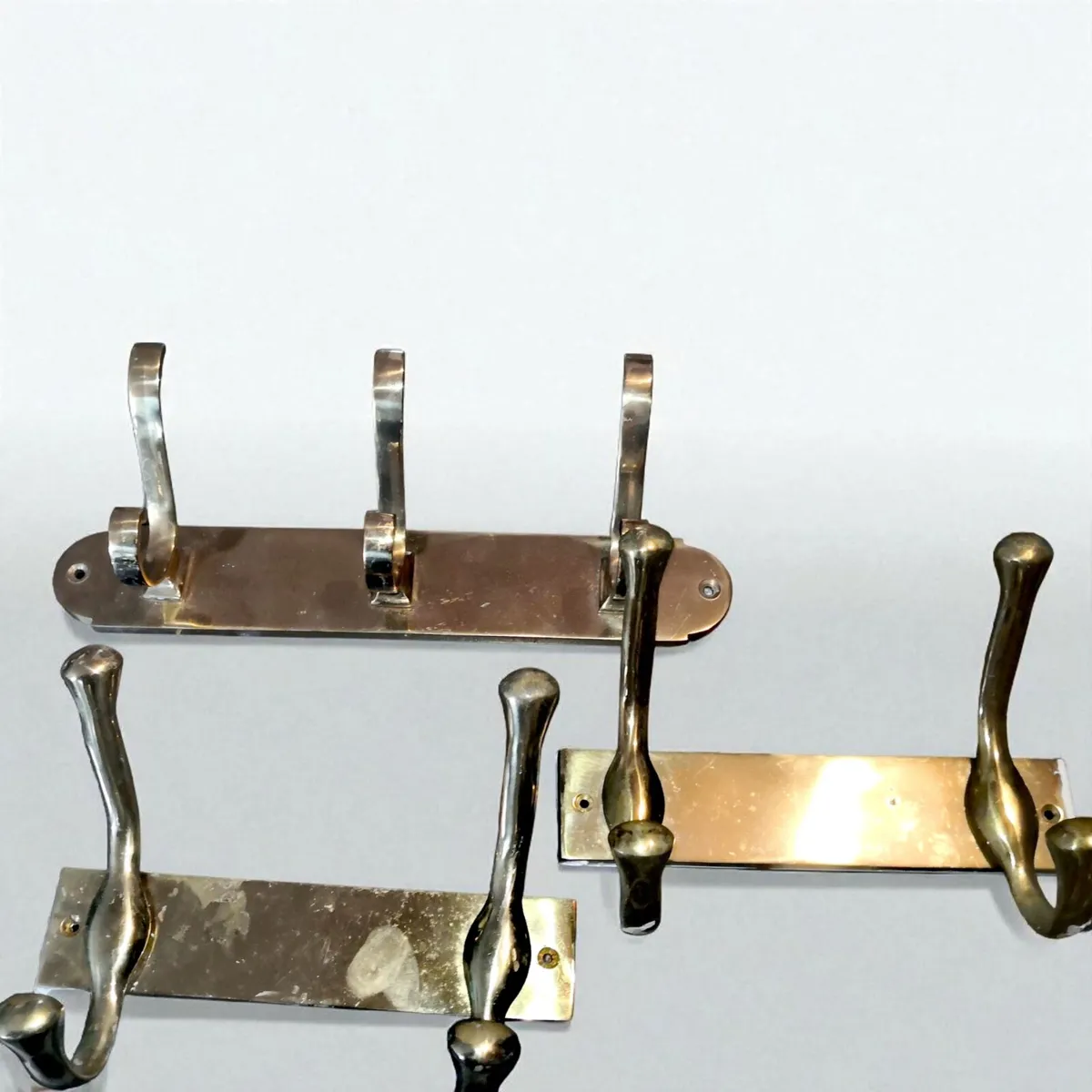 3 Solid brass heavy wall hangers - Image 1