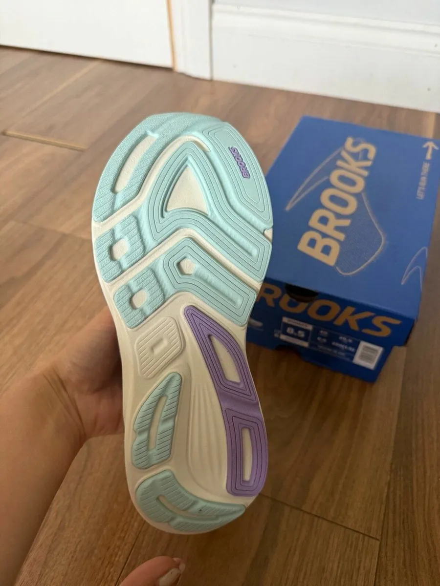 Brooks Revel Womens trainers, UK 6.5 - Image 3