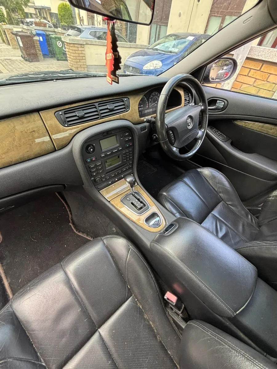 Car - Image 4