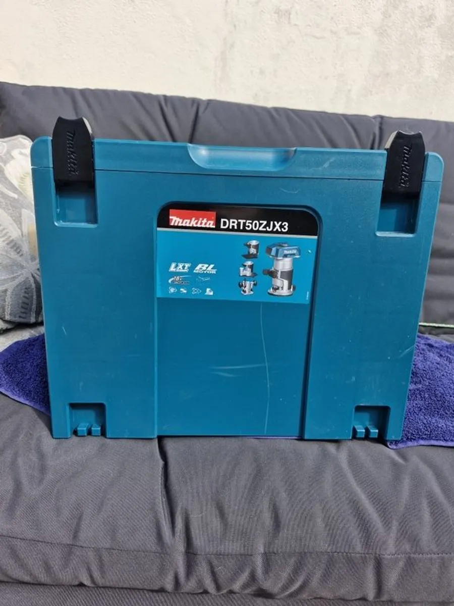 Makita DRT50ZJX3 18V Li-Ion LXT 1/4" Brushless Cordless Router - Image 2