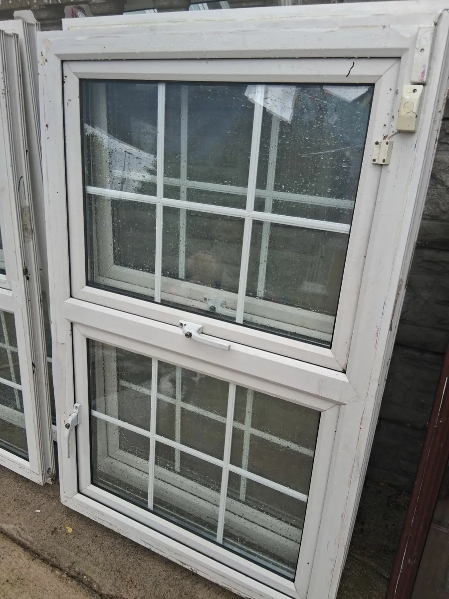 4 pvc windows  all 890x1370 mm the 4 for €300 - Image 2