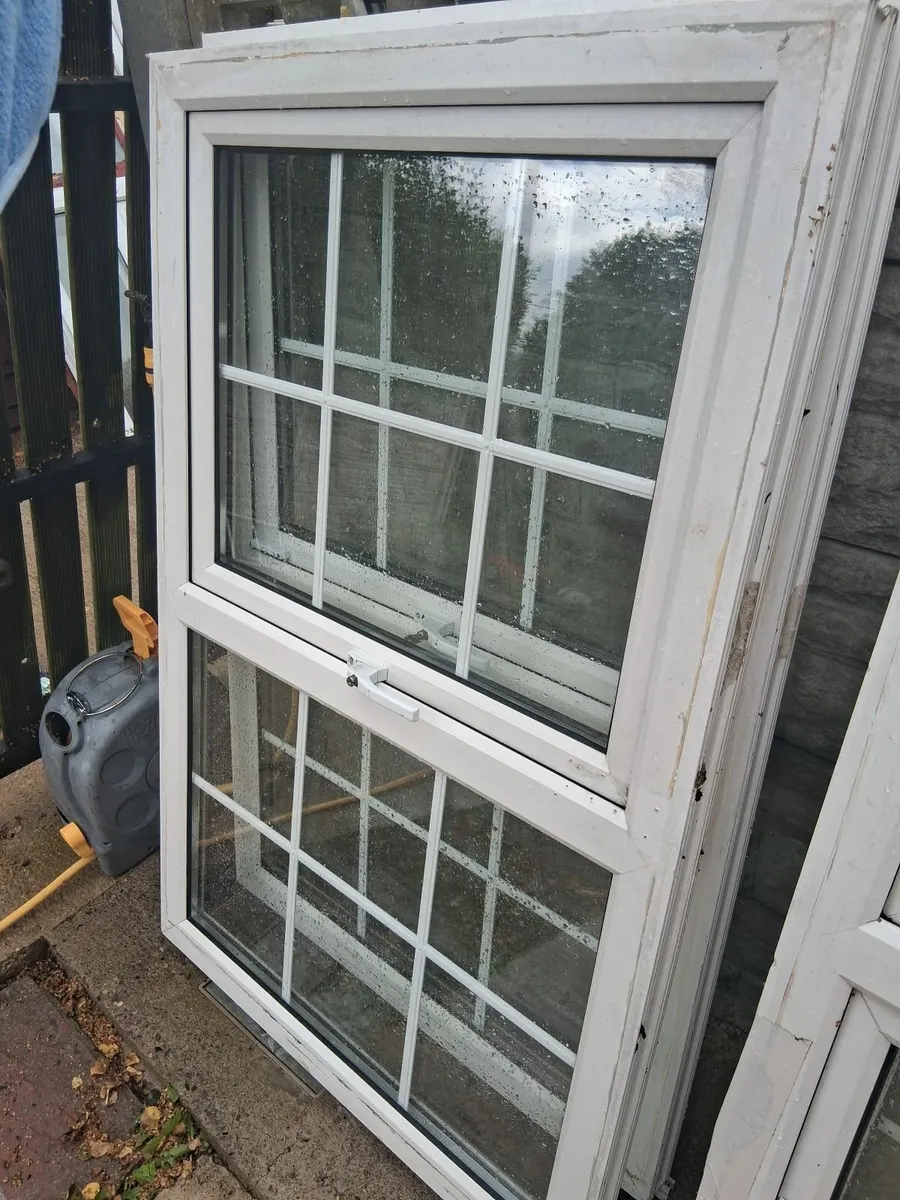 4 pvc windows  all 890x1370 mm the 4 for €300 - Image 3