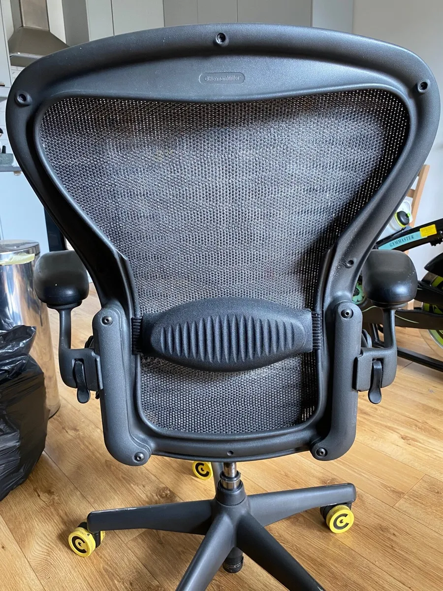 Herman Miller Aeron Ergonomic Mesh Office Chair - Image 3