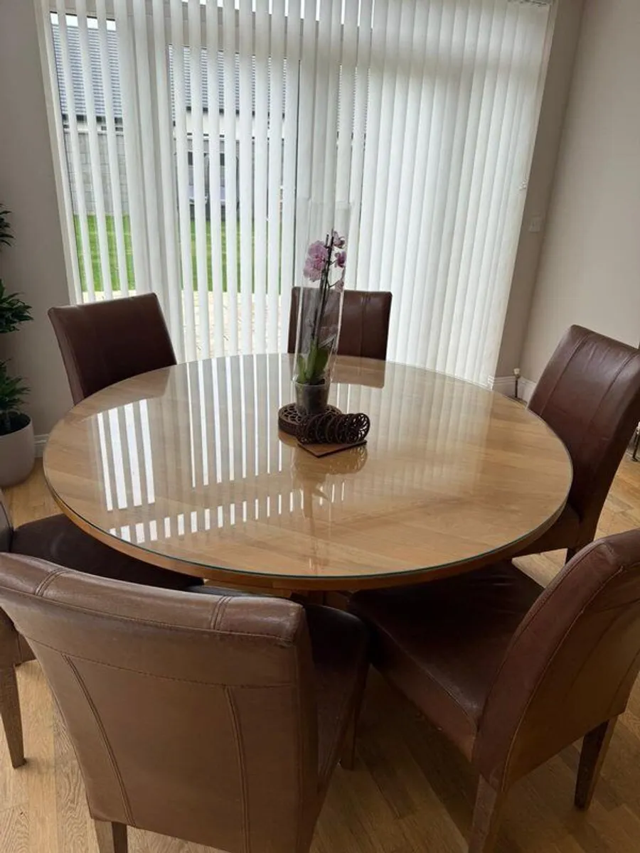 Table and 6 chairs - Image 2