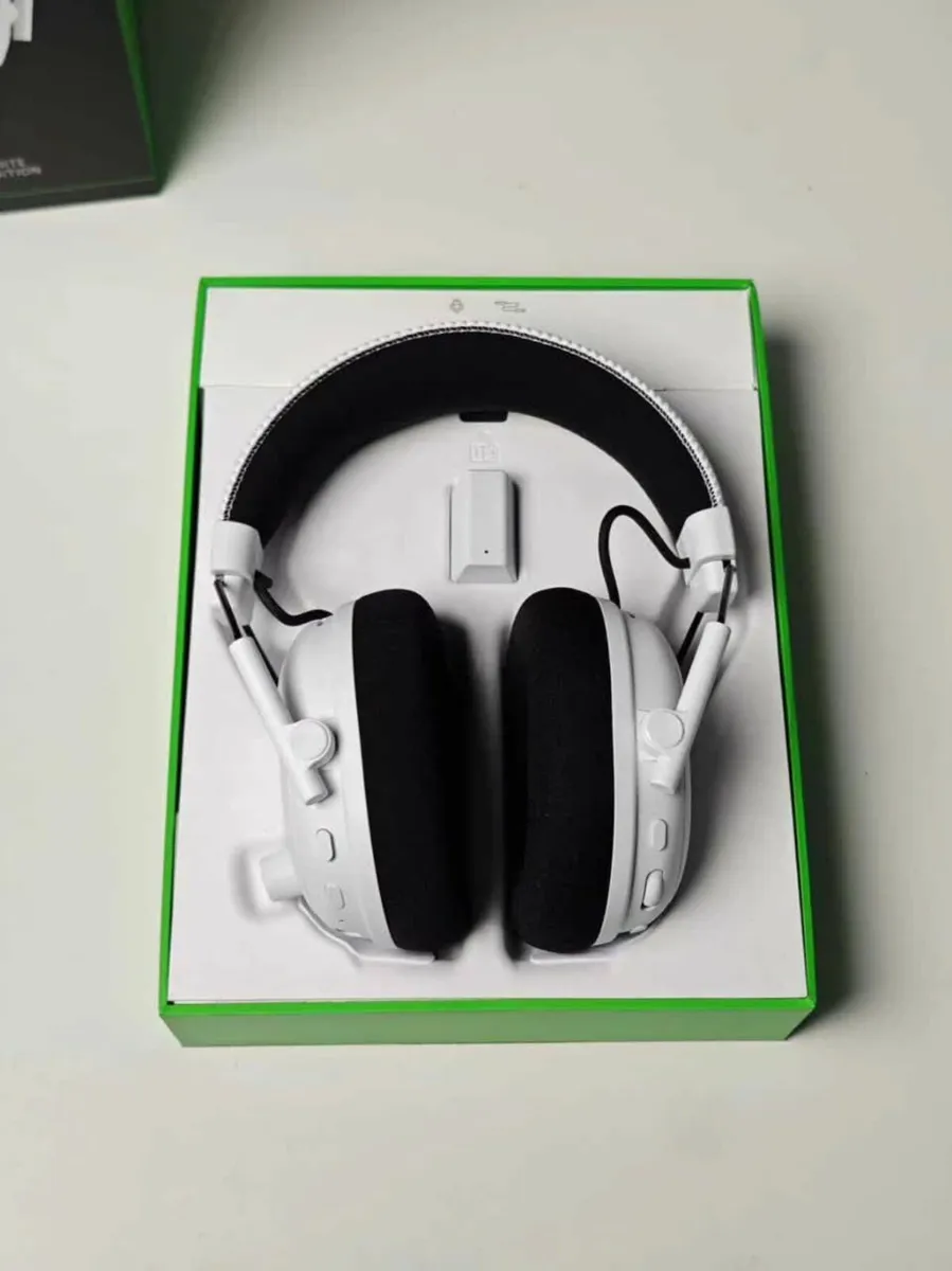 Razer Black Shark V3 Wireless Gaming Headset - Image 3
