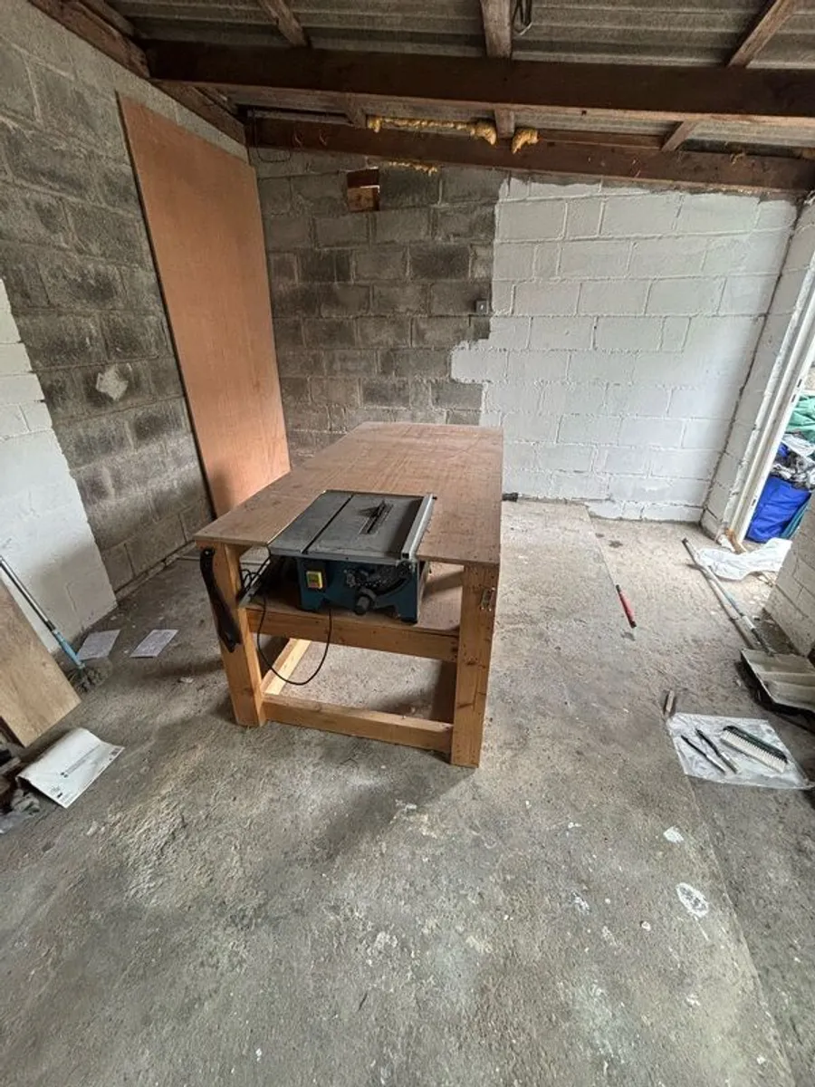 Workbench with built-in Tablesaw - Image 3
