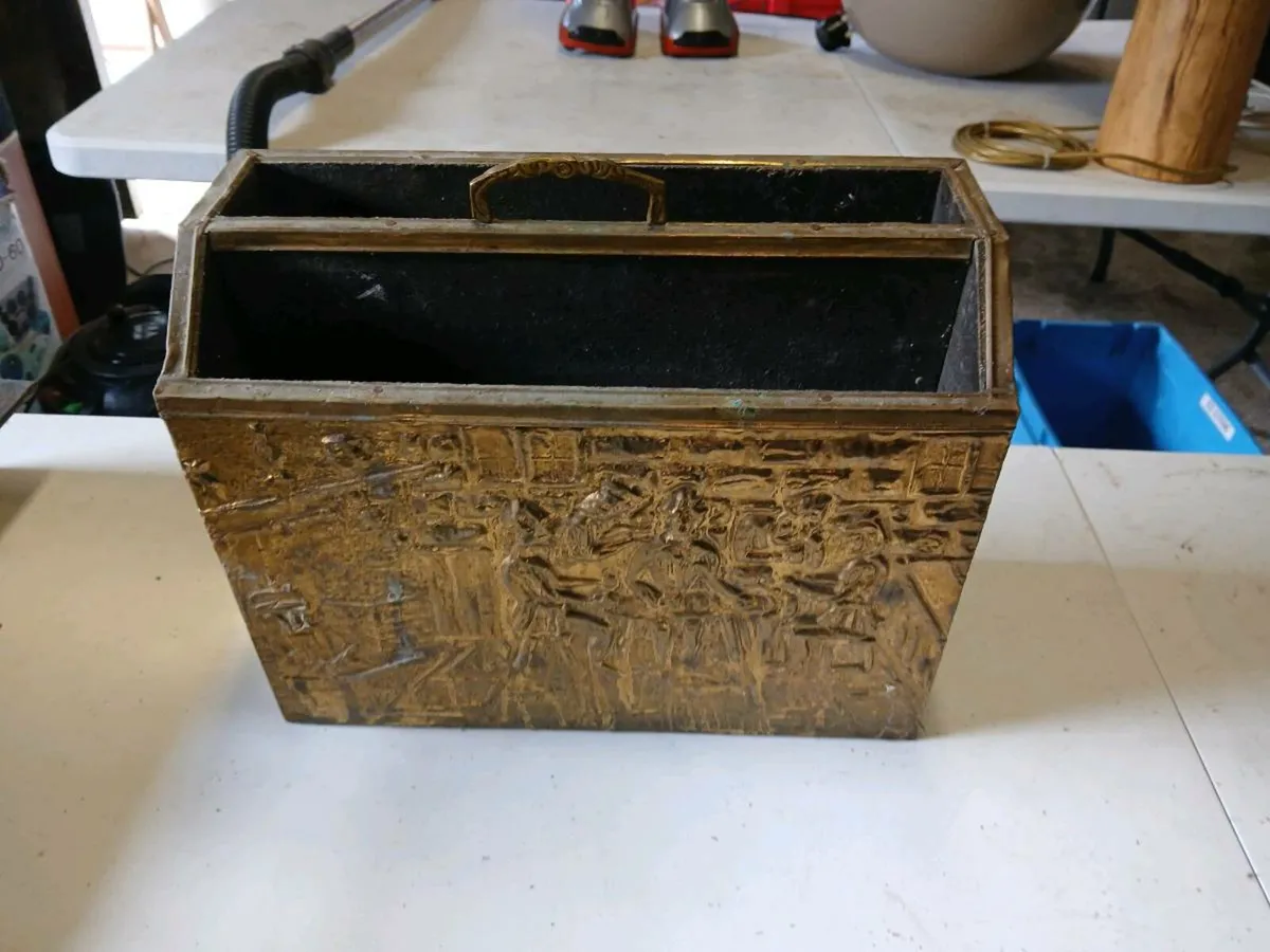 Fire bank/surround, brass accessories - Image 2