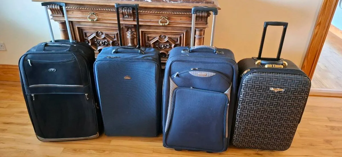Luggage suit cases 30 each..lot 100 - Image 1