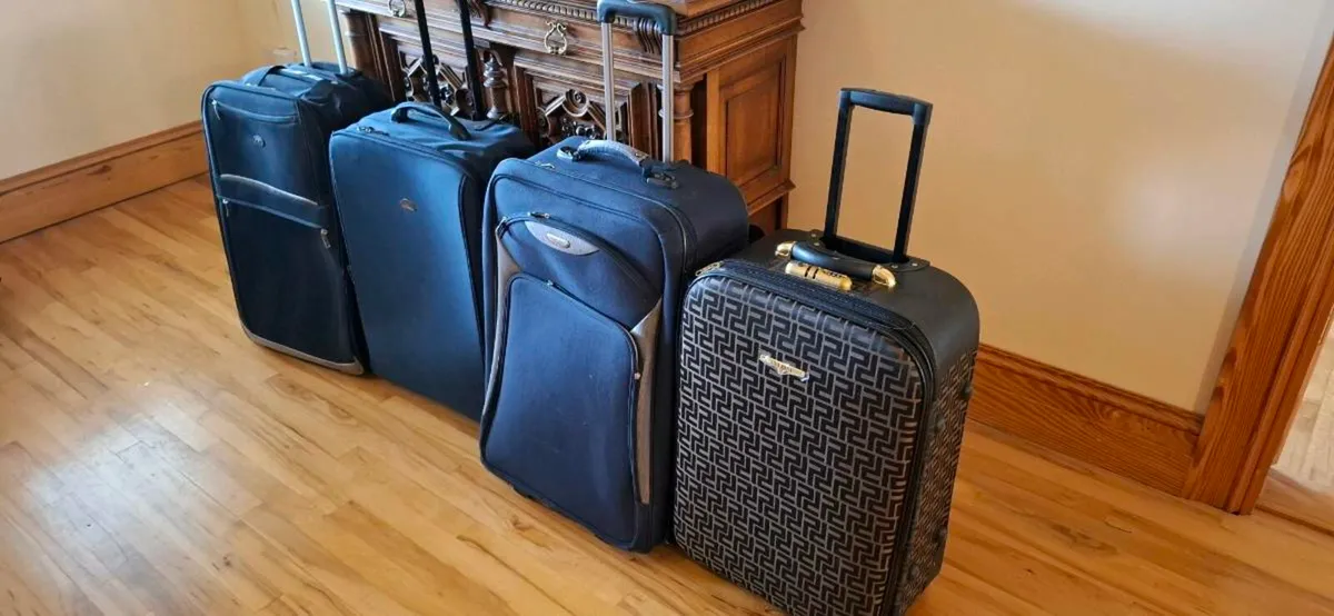 Luggage suit cases 30 each..lot 100 - Image 2