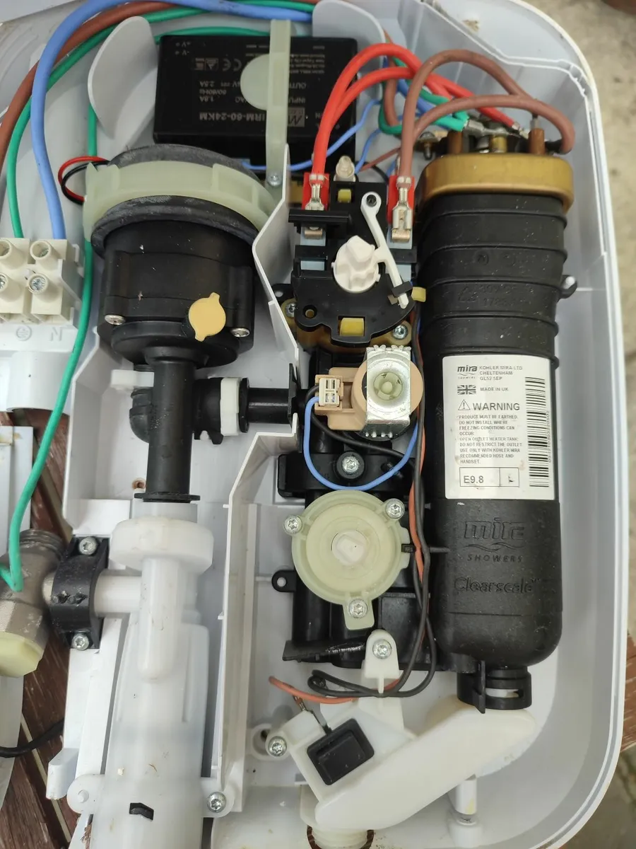 electric shower - Image 1