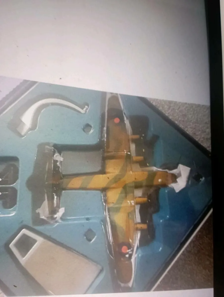 CORGI AVIATION AVRO YORK RAF KINGS FLIGHT PLANE - Image 3