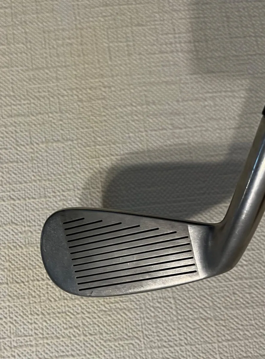 Mizuno 1 iron - Image 2