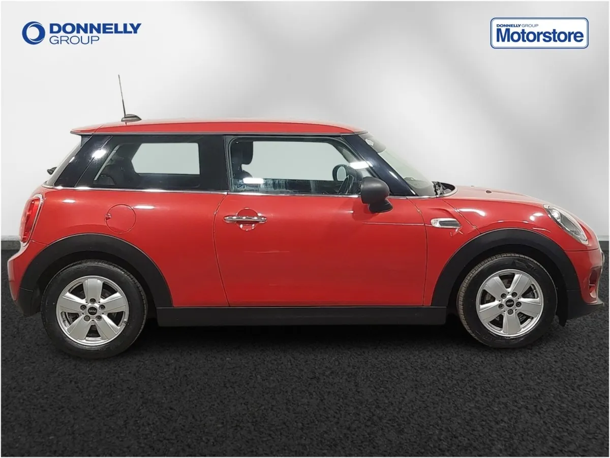 MINI HATCHBACK One - Image 3