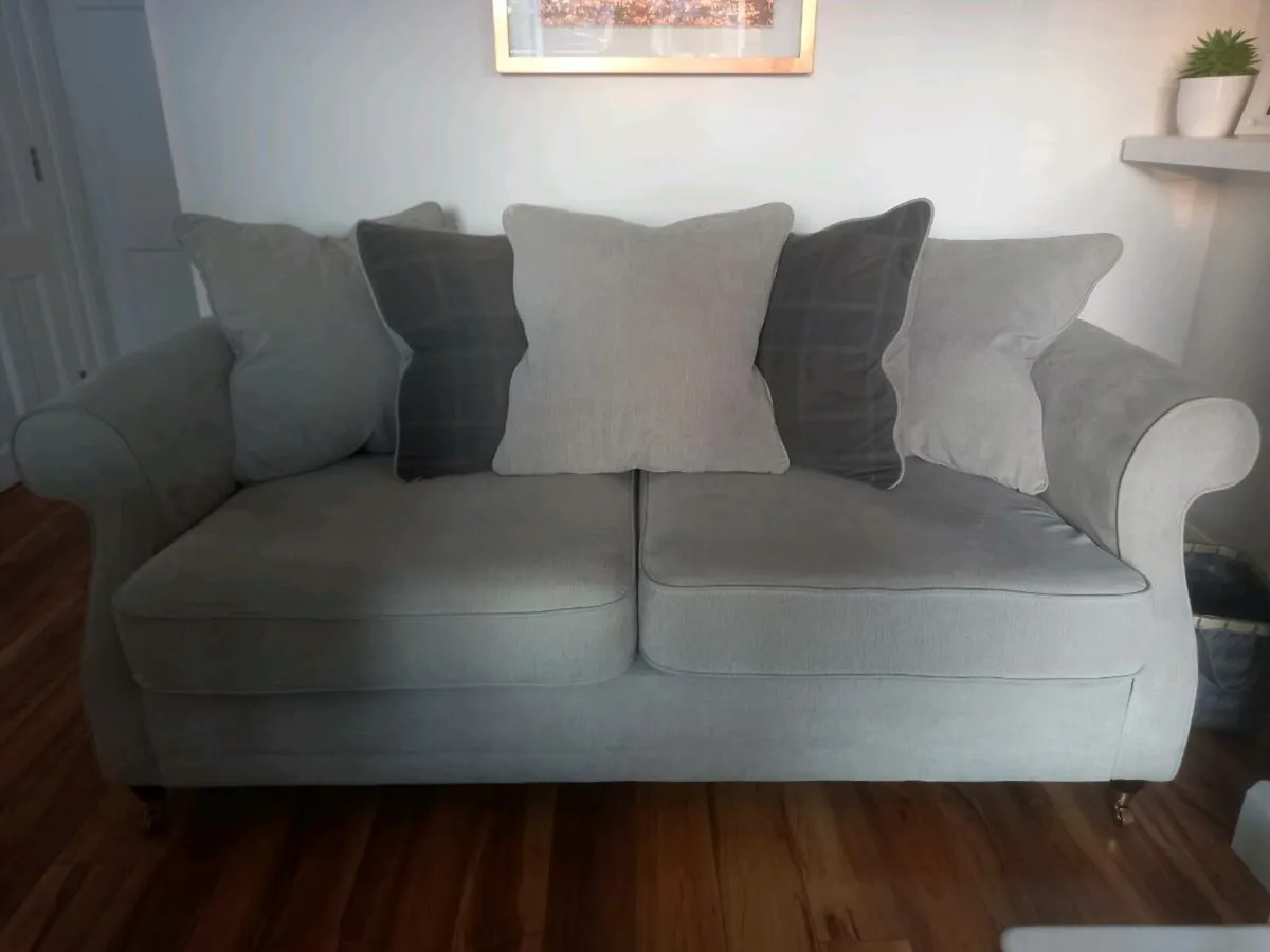 3 seater sofa in light grey - Image 4