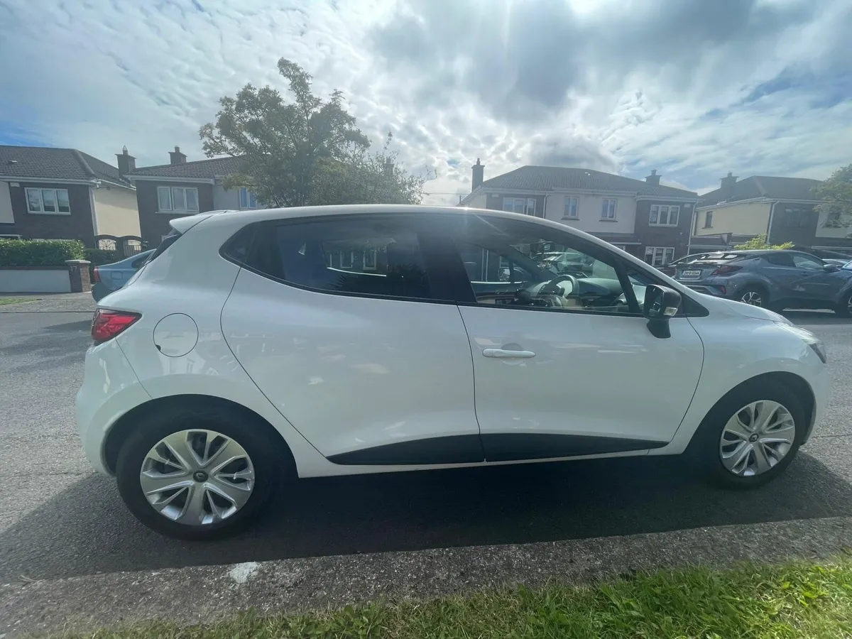 Renault Clio 2017 - Image 2