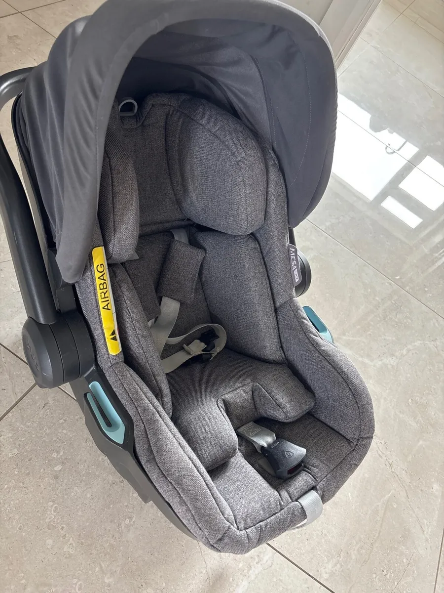 CarseatUppababy mesa and isofix - Image 1
