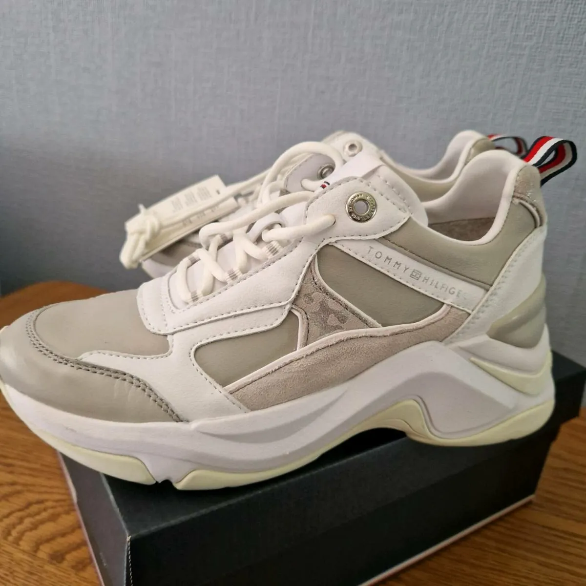 Ladies Tommy Hilfiger trainers - Image 2