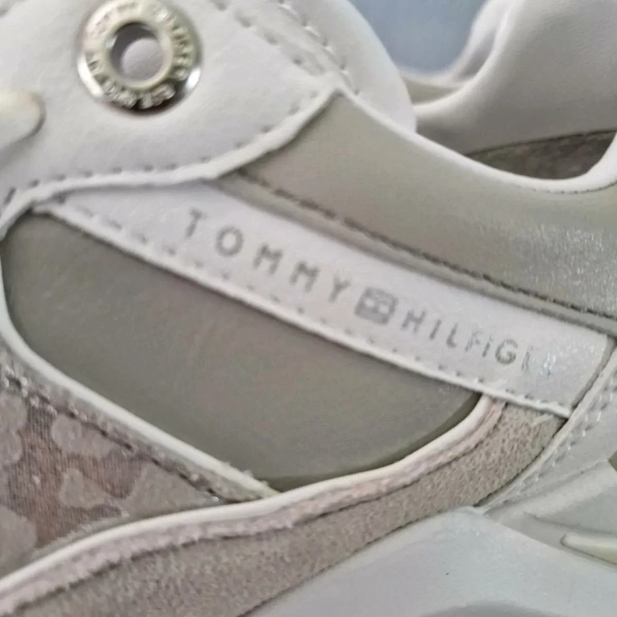 Ladies Tommy Hilfiger trainers - Image 3