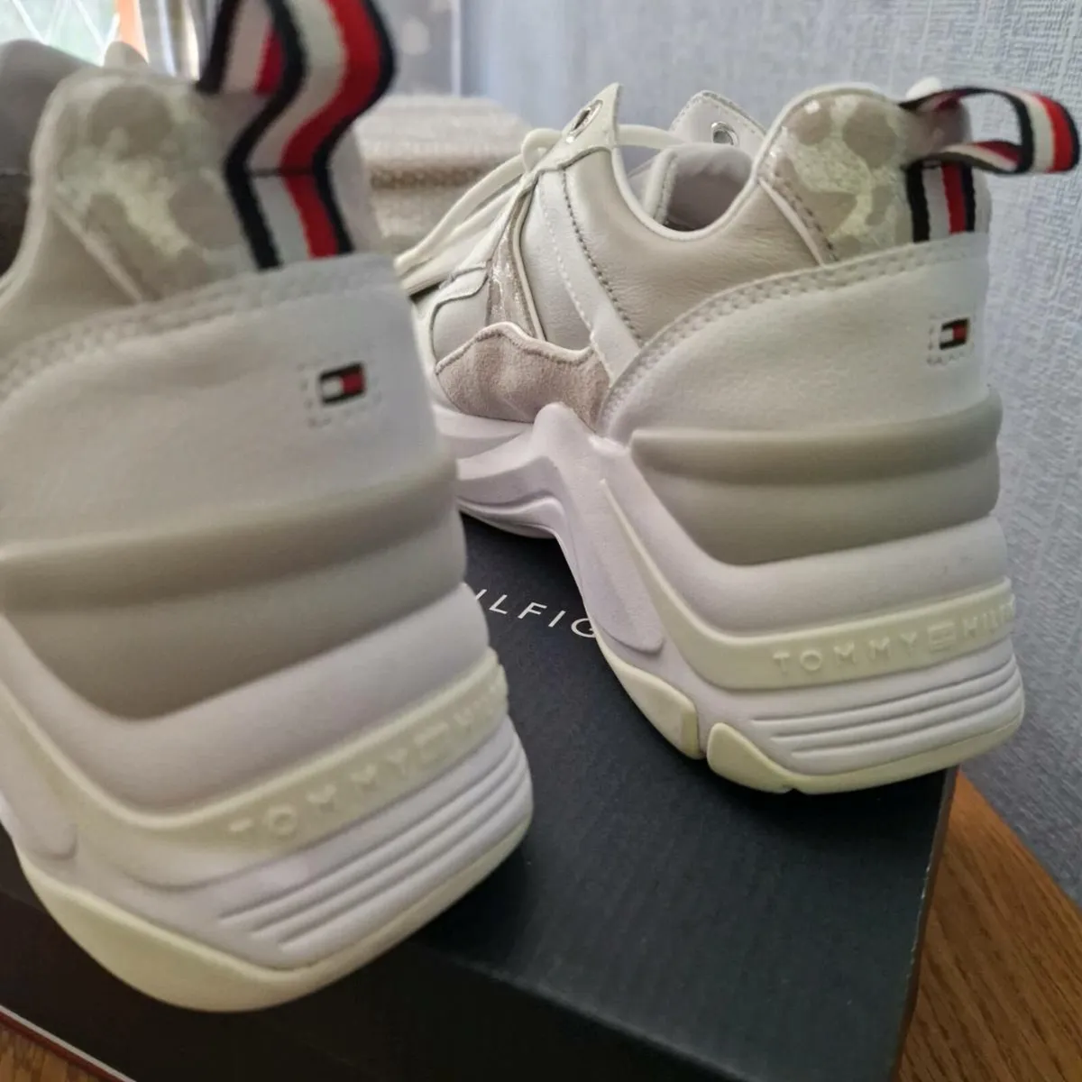 Ladies Tommy Hilfiger trainers - Image 4