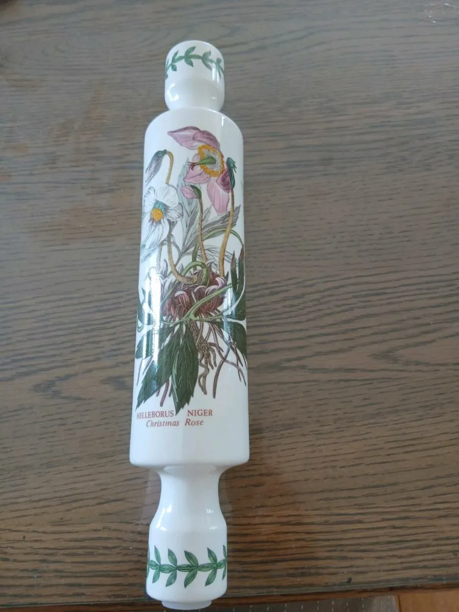 Rolling pin, Helleborus Niger, Christmas Rose