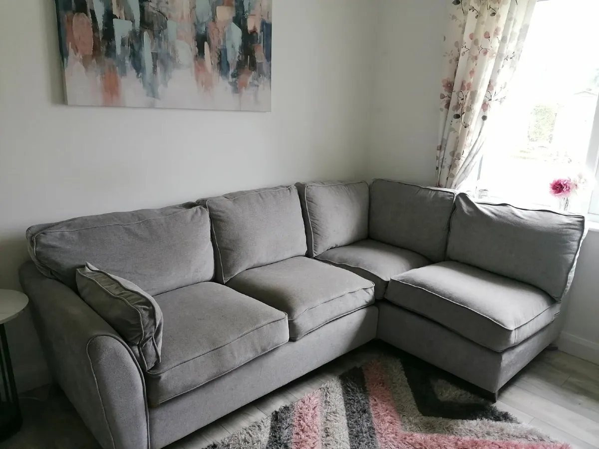 Couch - Image 4