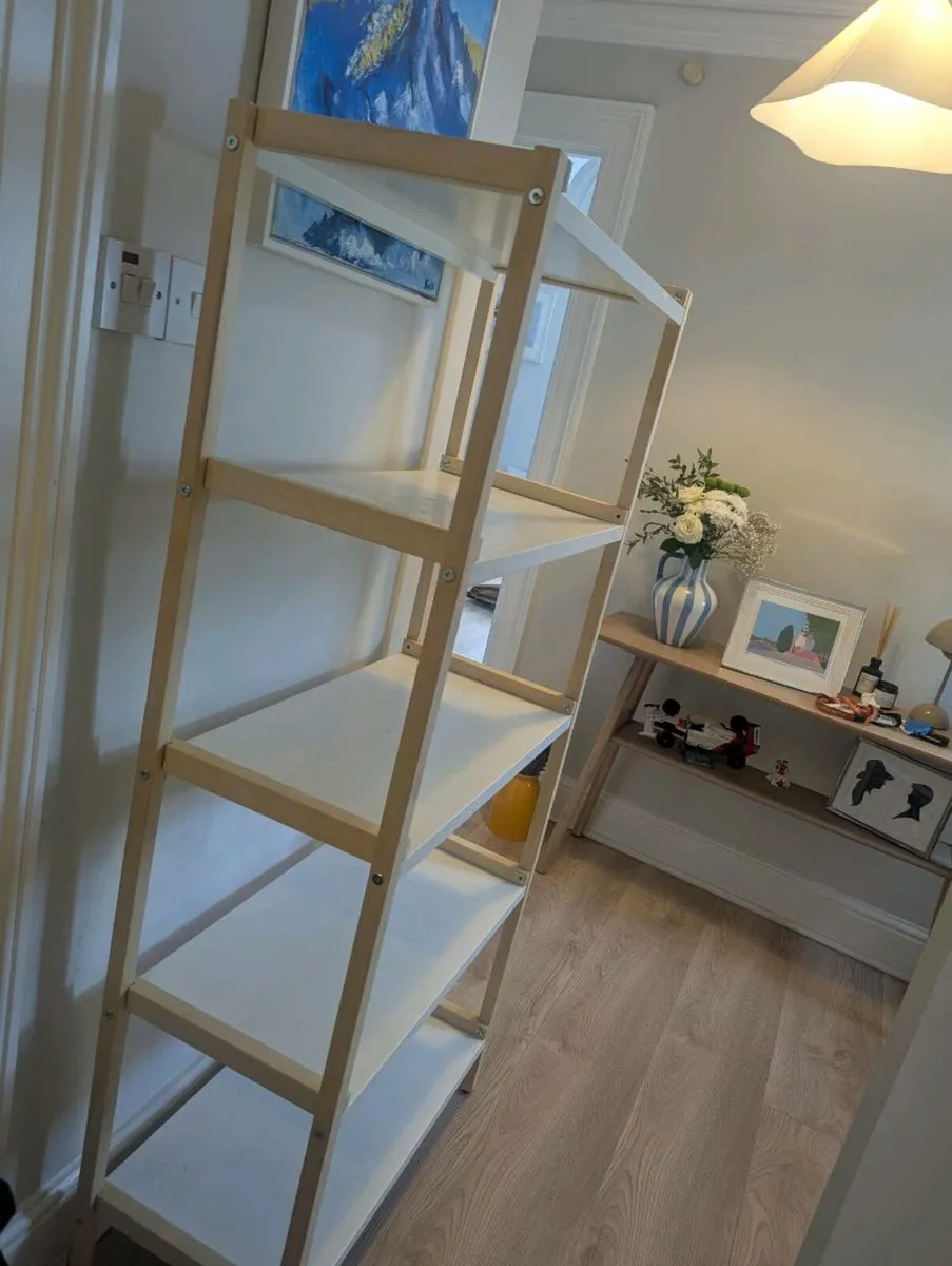 White shelves - Image 2