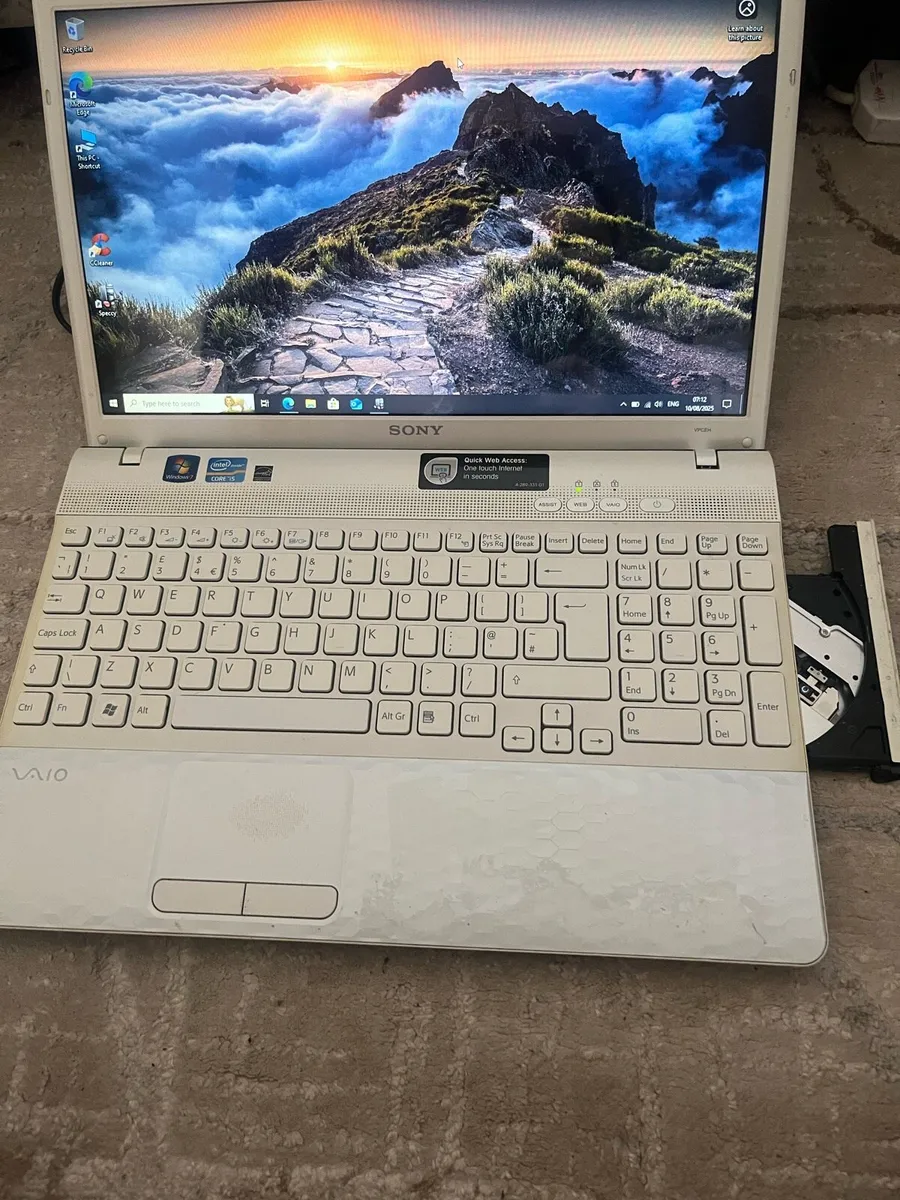 Sony I5 laptop - Image 4