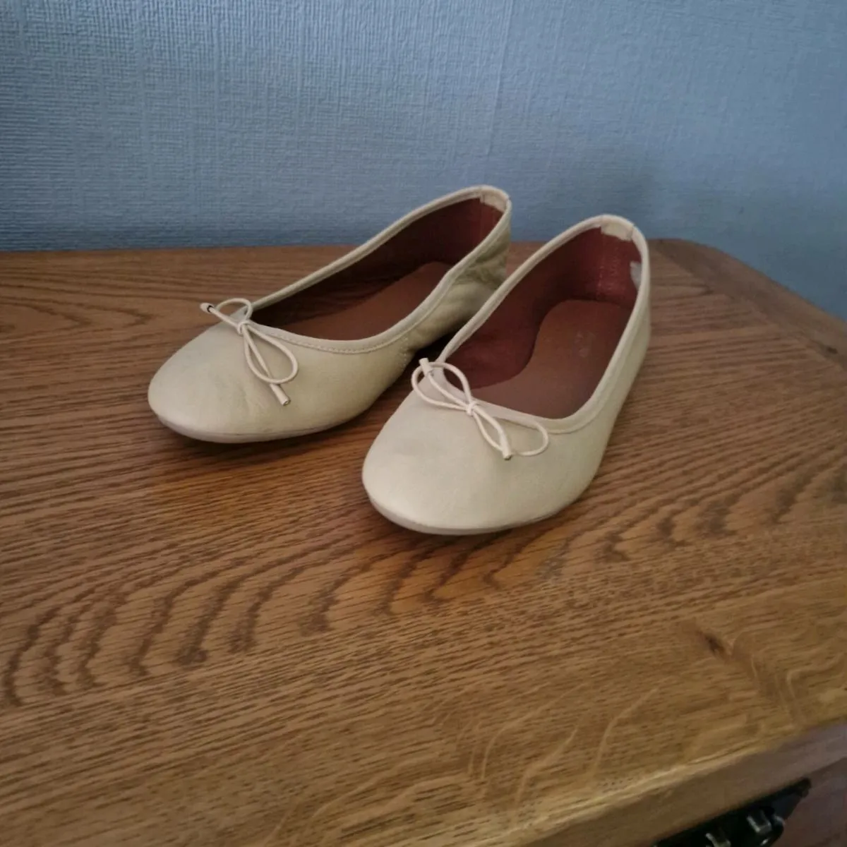 Ladies ballet pumps - Image 1
