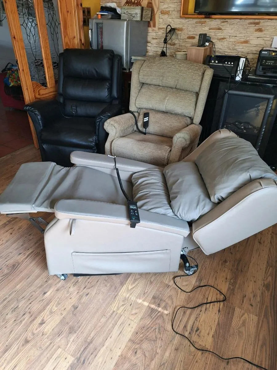 Electric riser recliner armchair - Image 4