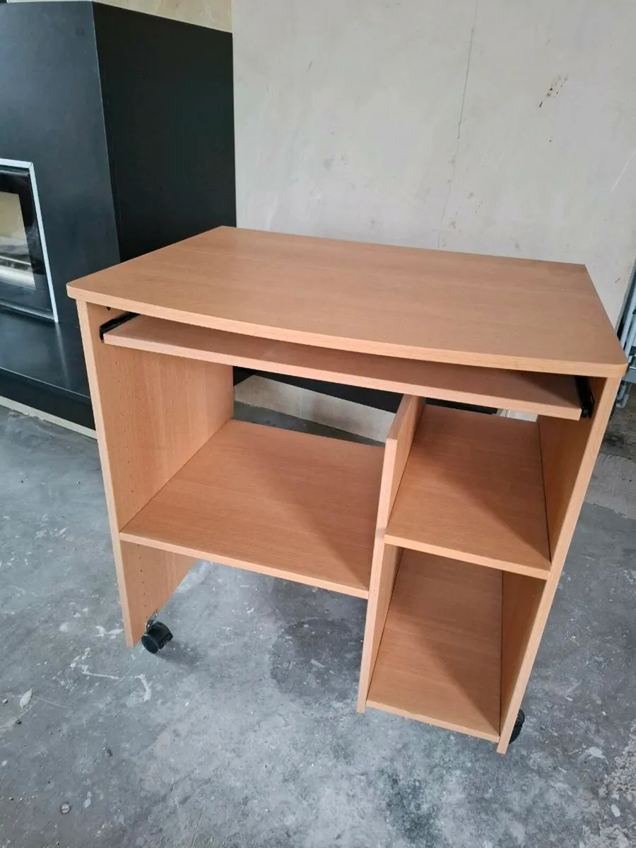 Computer desk - Image 1