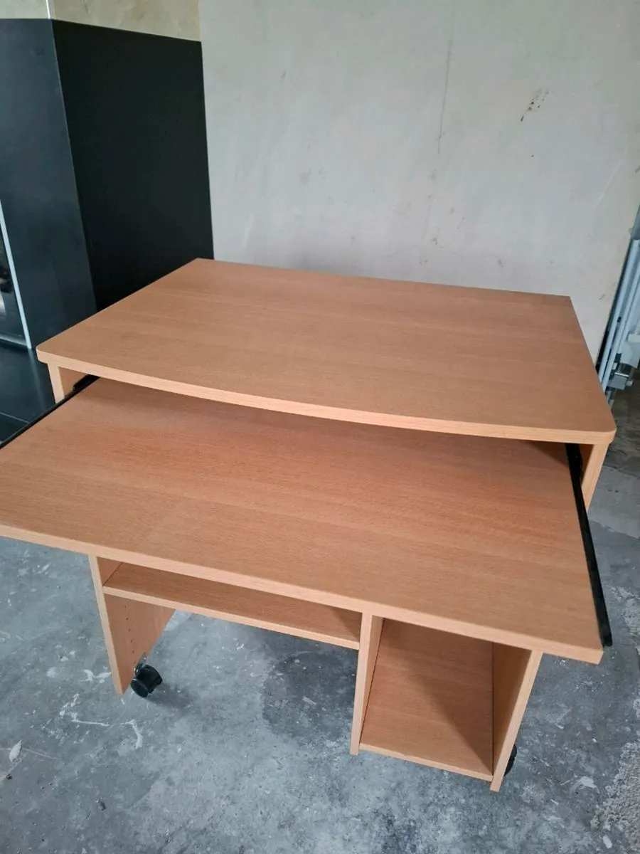 Computer desk - Image 2