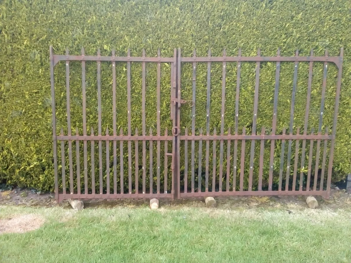 gate