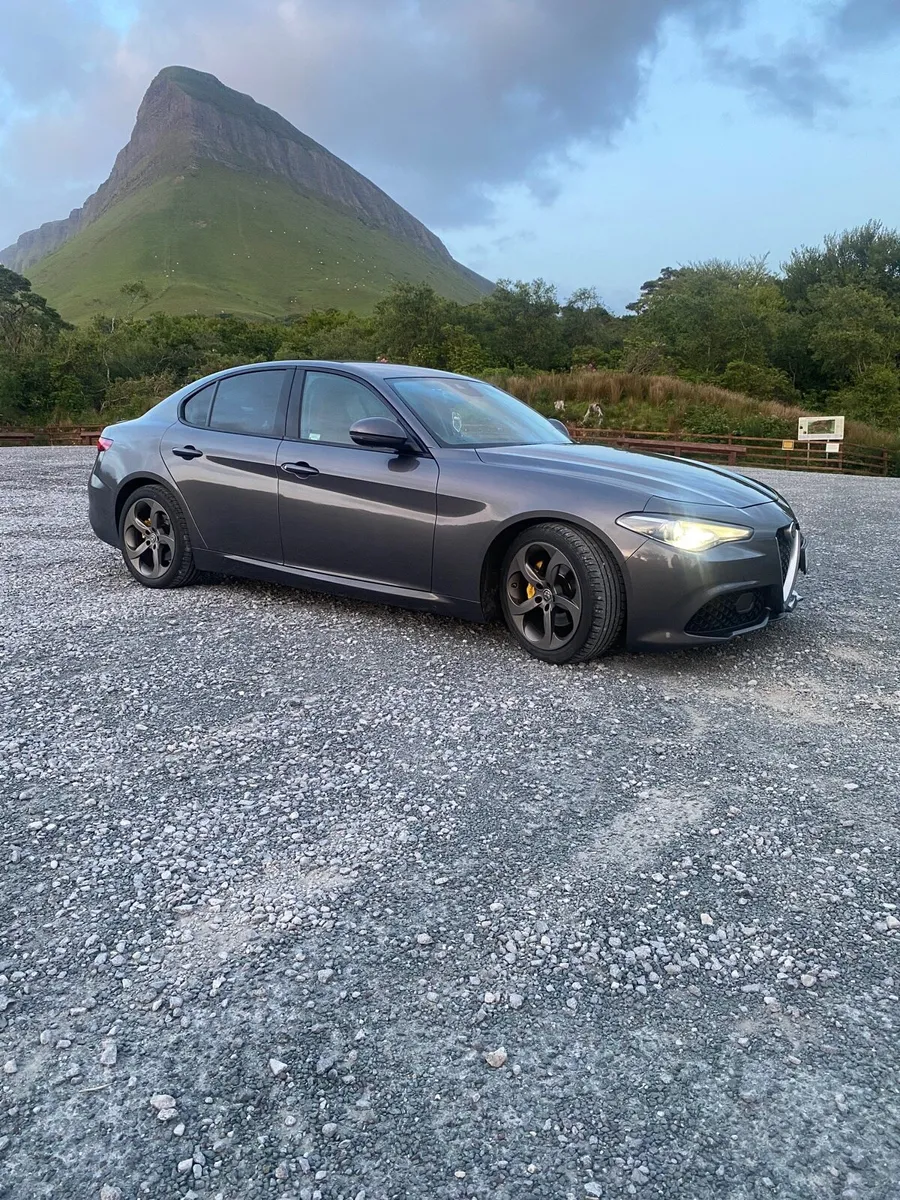 2017 Alfa Romeo giulia 2.2 jtdm - Image 2