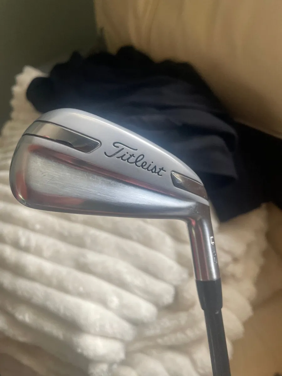 Titleist u 510 4 iron - Image 1