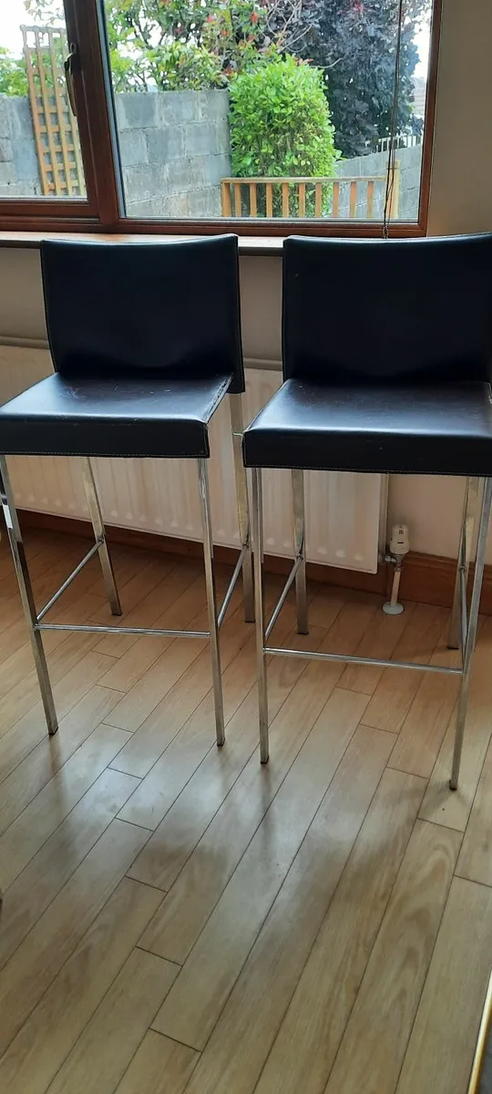 2 bar stools - Image 1