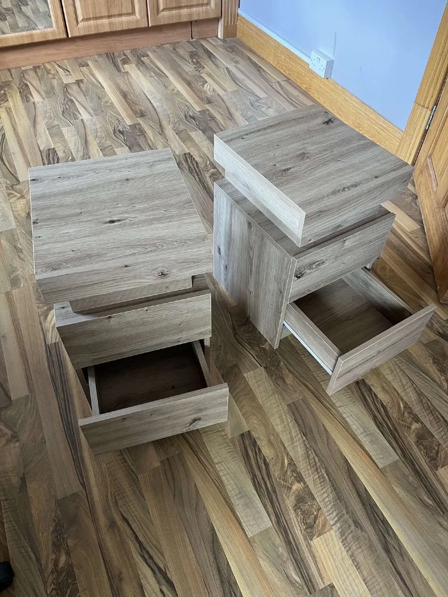Two bedside cabinets / bedside lockers - Image 4