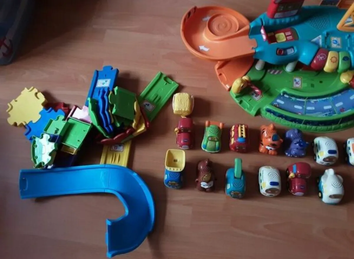 V Tech Toot Toot Garage/Cars & Tracks - Image 1